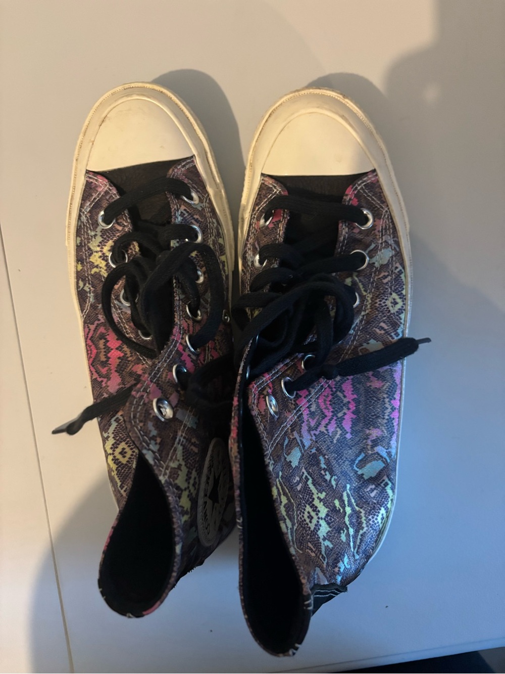Converse High-Top Sneakers in Black with Multicolor Snake-Print Women’s Size 7.5 - Picture 2 of 10